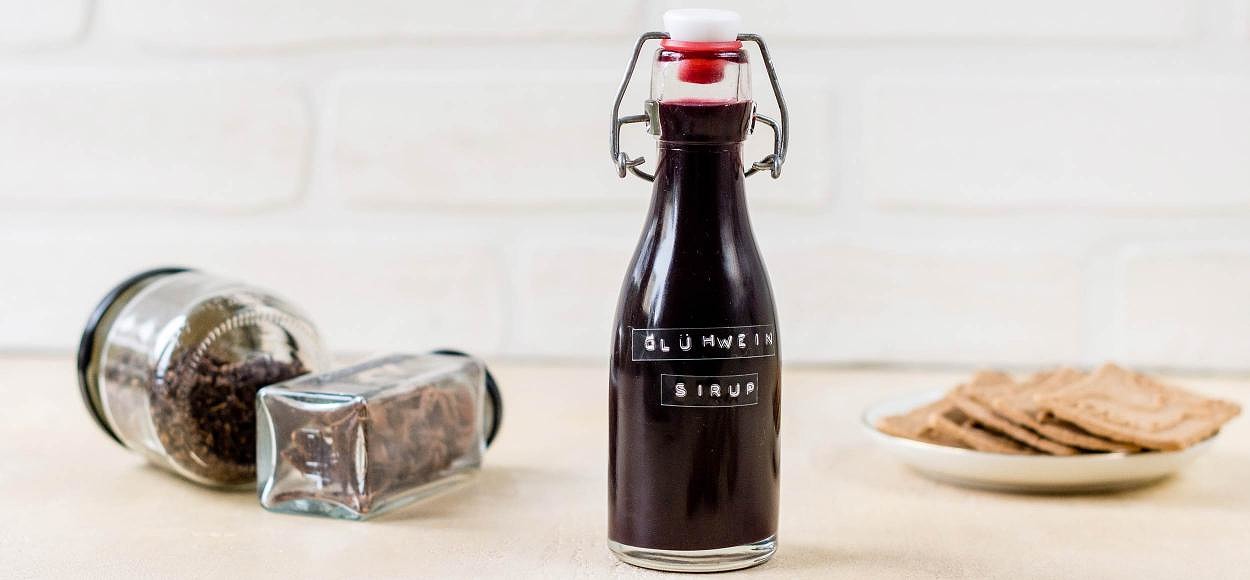 Sugar-free mulled wine syrup to add to sparkling wine