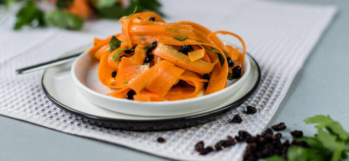 Carrot salad with curry dressing