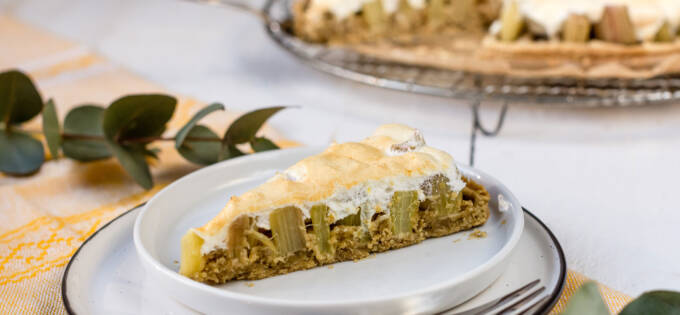 Rhubarb cake