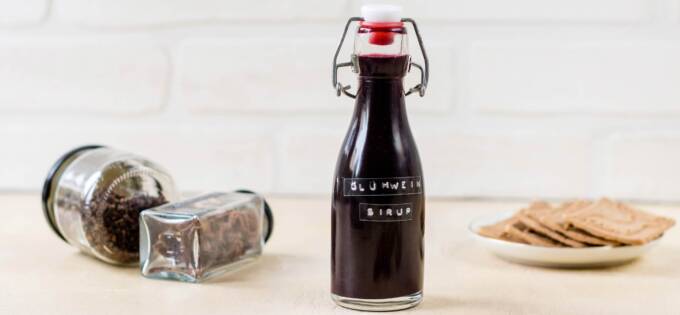 Sugar-free mulled wine syrup to add to sparkling wine