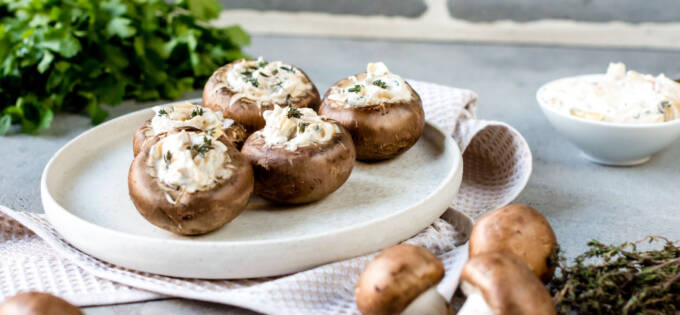 Grilled stuffed champignons